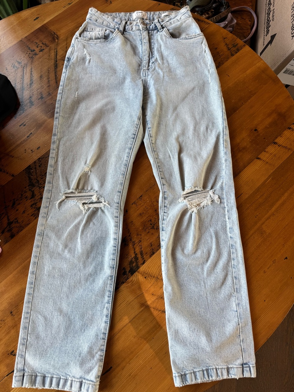 Classic Light Blue Women’s Jeans distressed